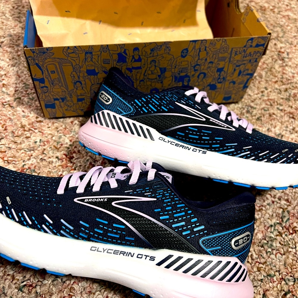 Brooks Women’s 6.5 Running Shoes 👟